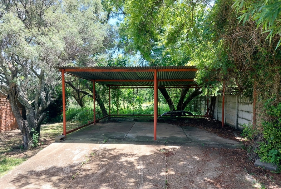 8 Bedroom Property for Sale in Swartruggens North West